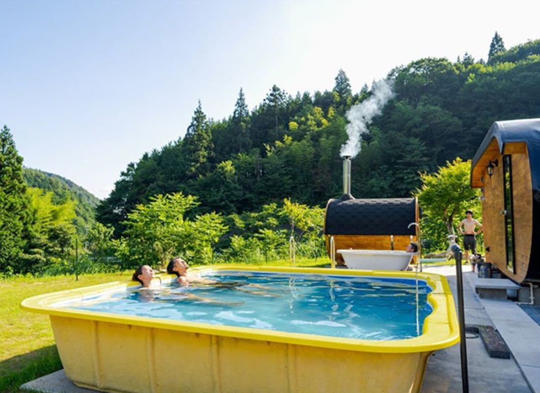 プール付きキャンプ場